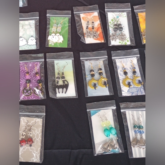 Disney Heartless Queen Snow White Poison Apple tshirts XL Beaded Charm Earrings - Picture 11 of 11